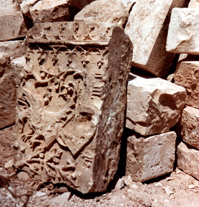 Noto Antica, Castello - frammento del grande stemma del Duca Pietro d'Aragona