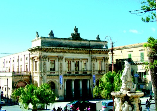 Teatro Comunale (1870)
